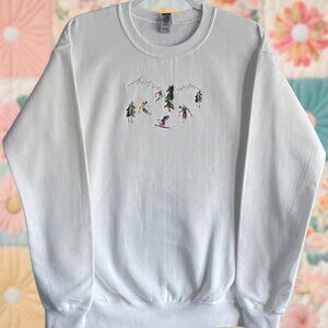 Ski Mountain Embroidered Small White Gildan Crewneck Sweatshirt